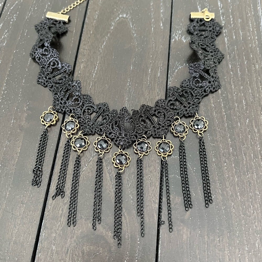 Choker - Picture 8 of 10